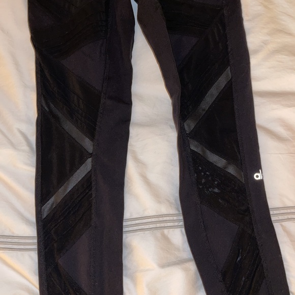 ALO Yoga Black Leggings - Picture 1 of 13
